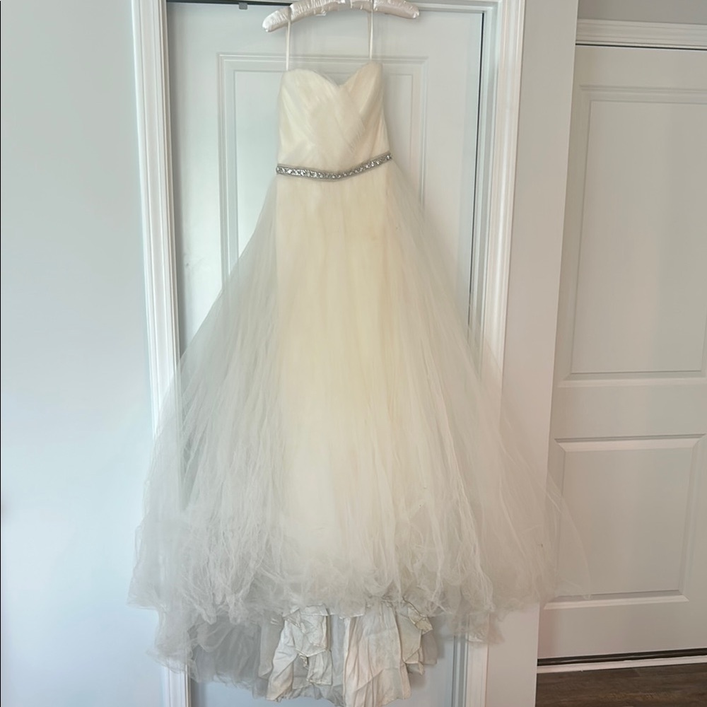 Elegant Cream strapless wedding dress